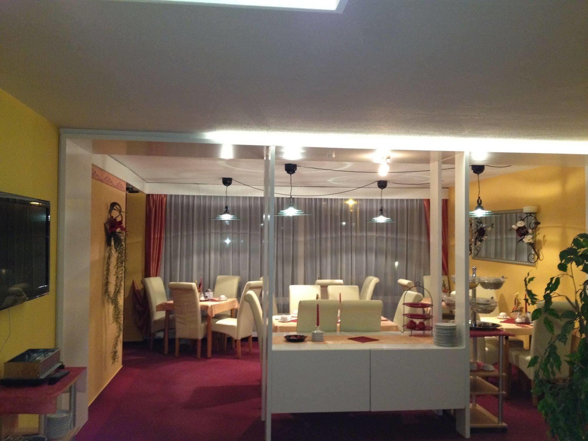 Stadthotel-Garni Нойвиед Екстериор снимка